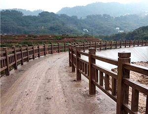大凌河河道護欄（水泥仿木系列產(chǎn)品）